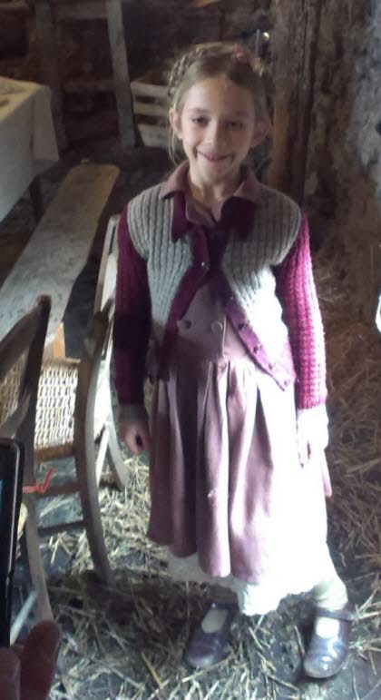 Naëlle a revêtu son costume pour jouer le rôle de Marie.
