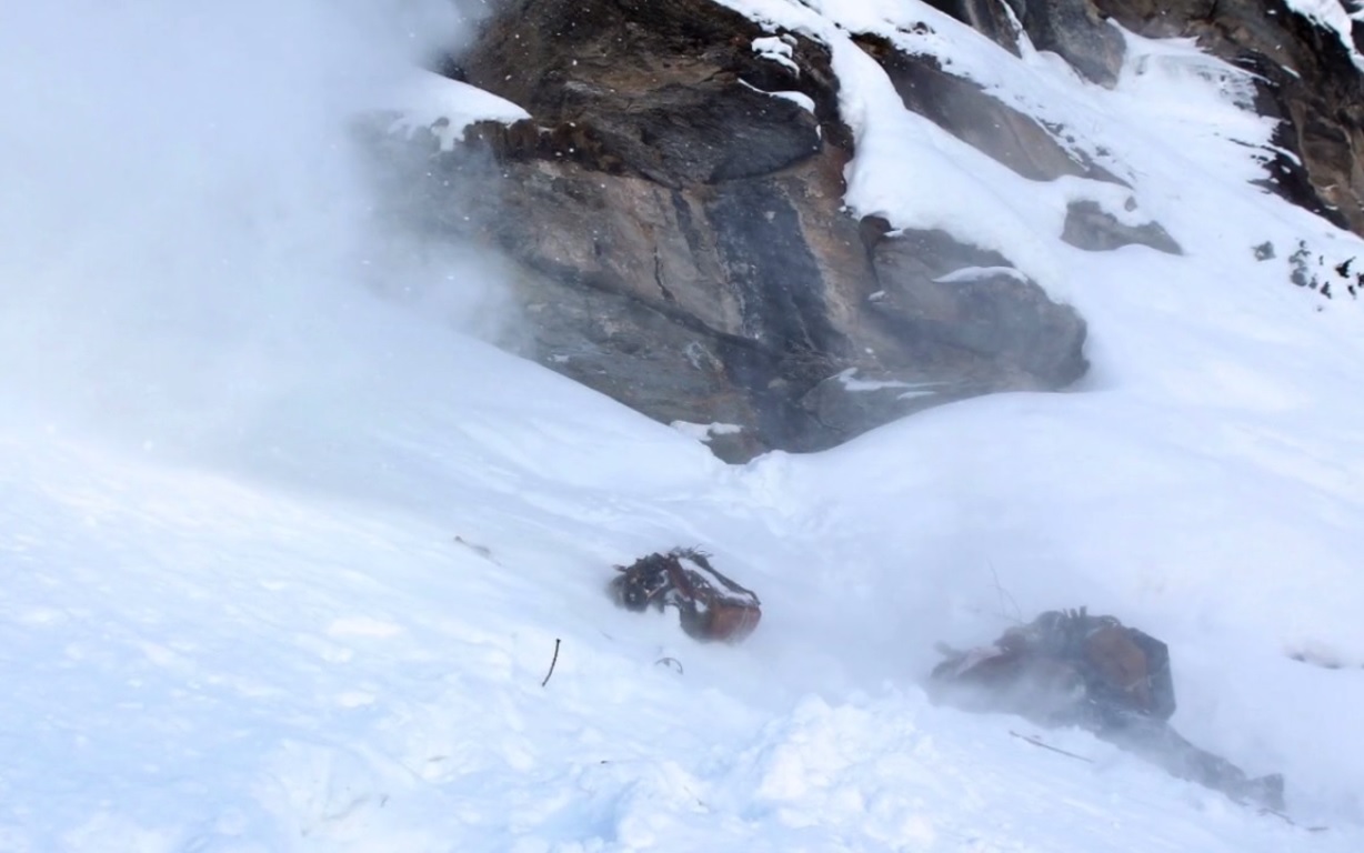 Il est emporté par la vague de neige