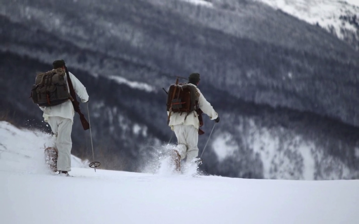 Et se dirige vers la coulée de neige
