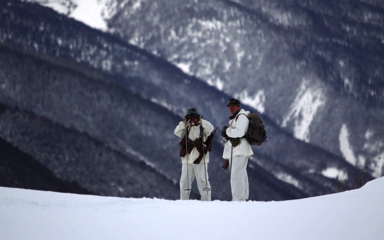 Ils observent régulièrement la montagne 